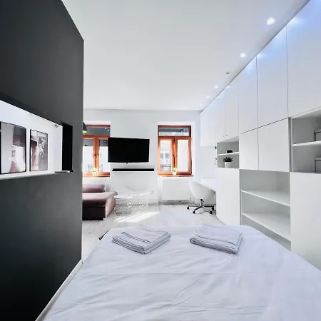 Historical 1r Near Square Appartamento Bucarest