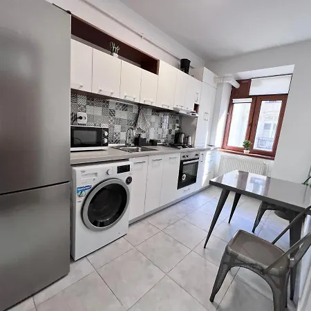 Historical 1r Near Square Apartment